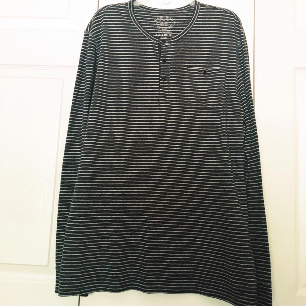 American Eagle Outfitters LS Gray Striped Button Top Crew Neck Shirt